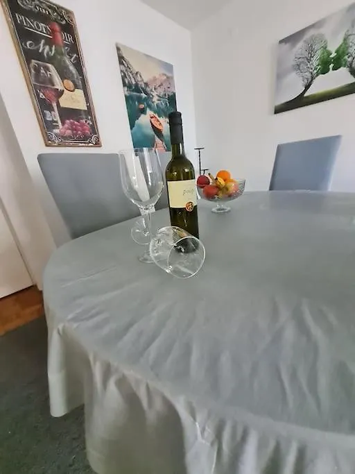 Apartment Apartman Mira Zadar